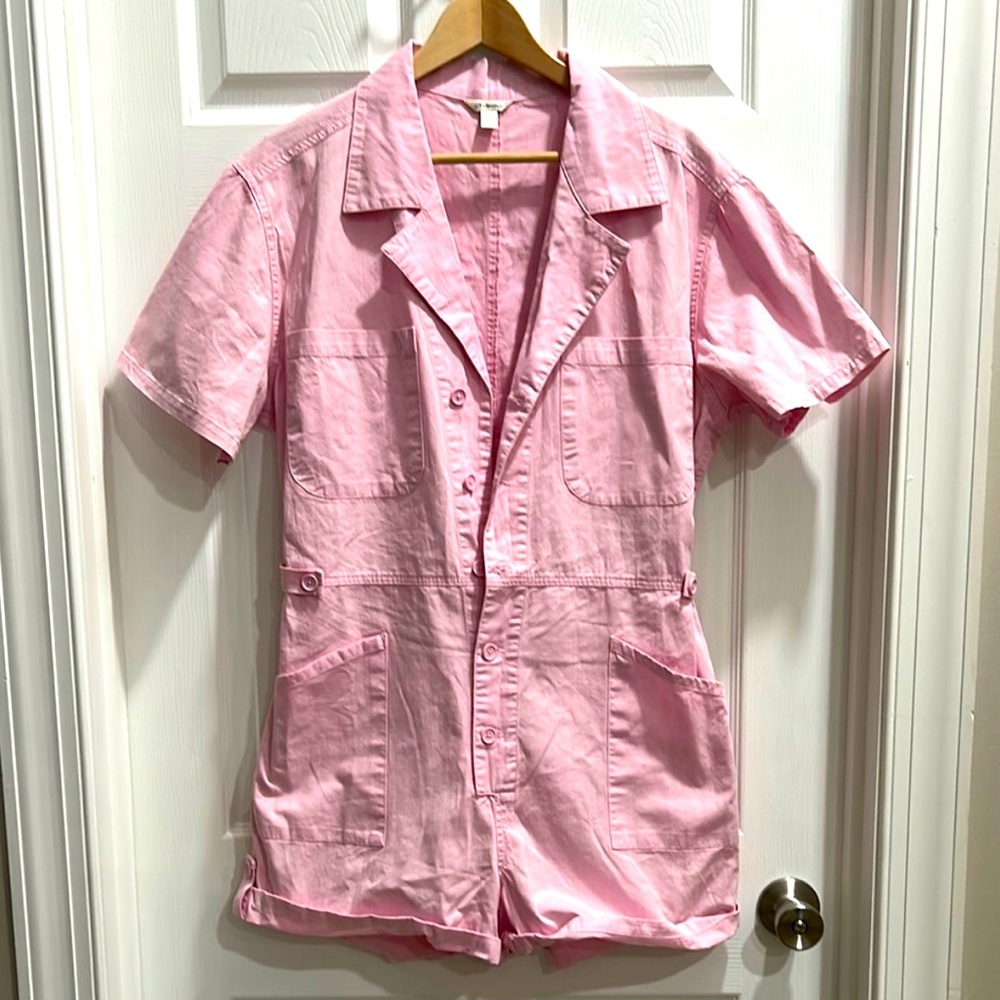 337 // NWOT Versona Pink Short Sleeve Button-Up Romper // L